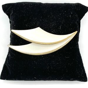 Crown Trifari Signed White Enamel Abstract Modernist Leaf Pin Brooch Gold Tone